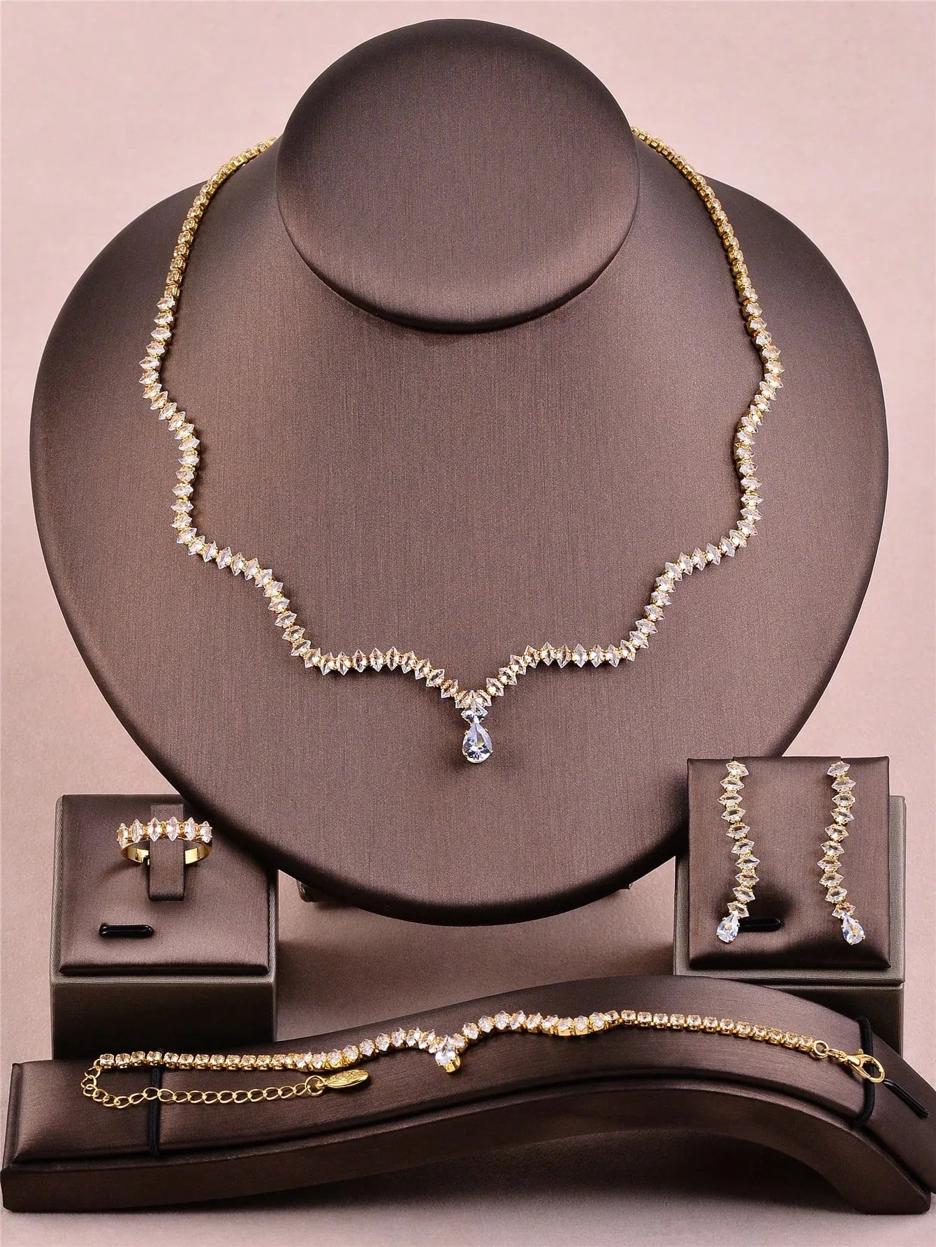 CORUIXI طقم قلادة نسائي موضة مرصع بالزركونيا المكعبة، سلسلة بشكل قطرة ماء وحذوة الحصان بلون الفضة، مناسب للزفاف والحفلات والهدايا - alotasawkli