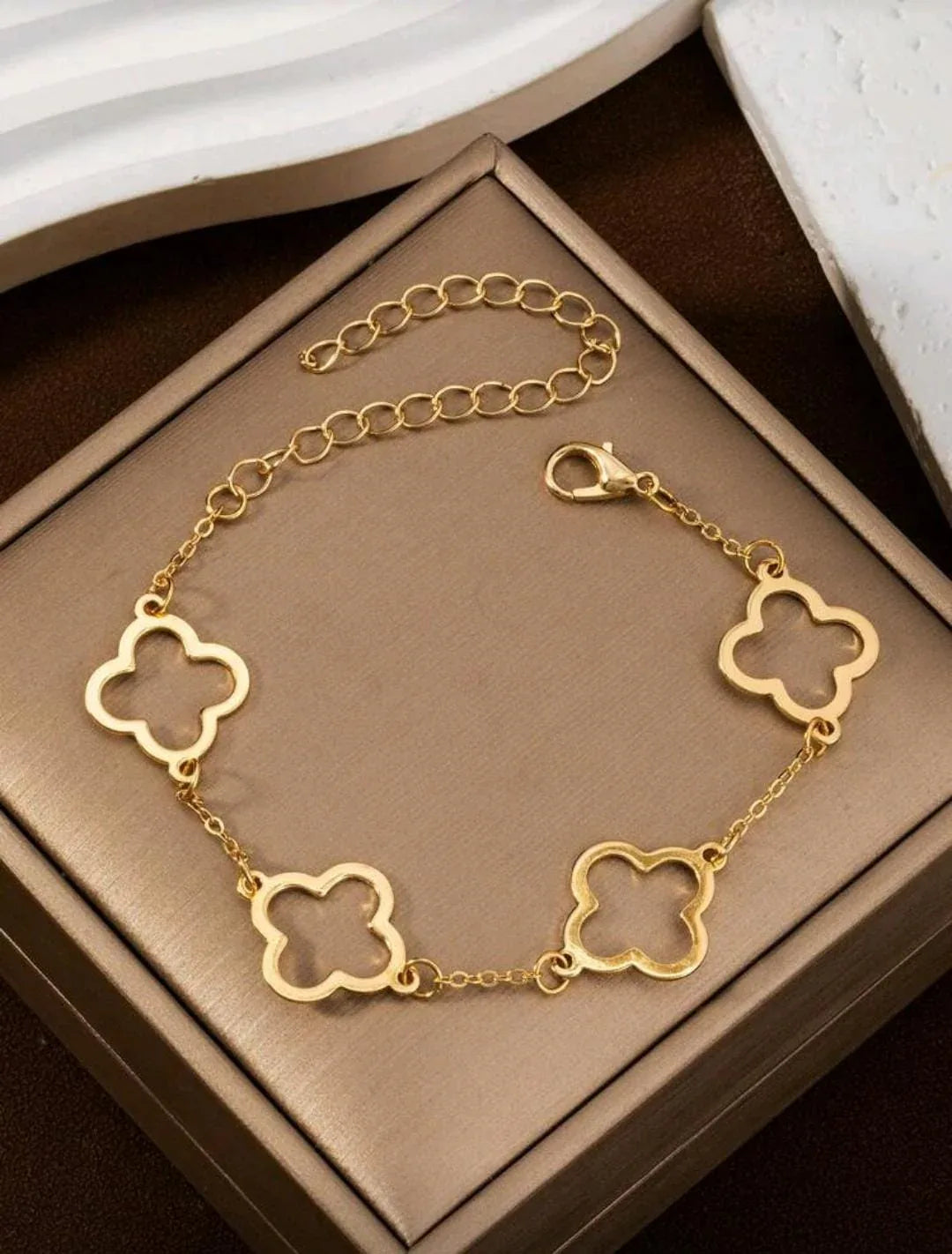 أساور بشكل ربّاعي الأوراق - alotasawkli