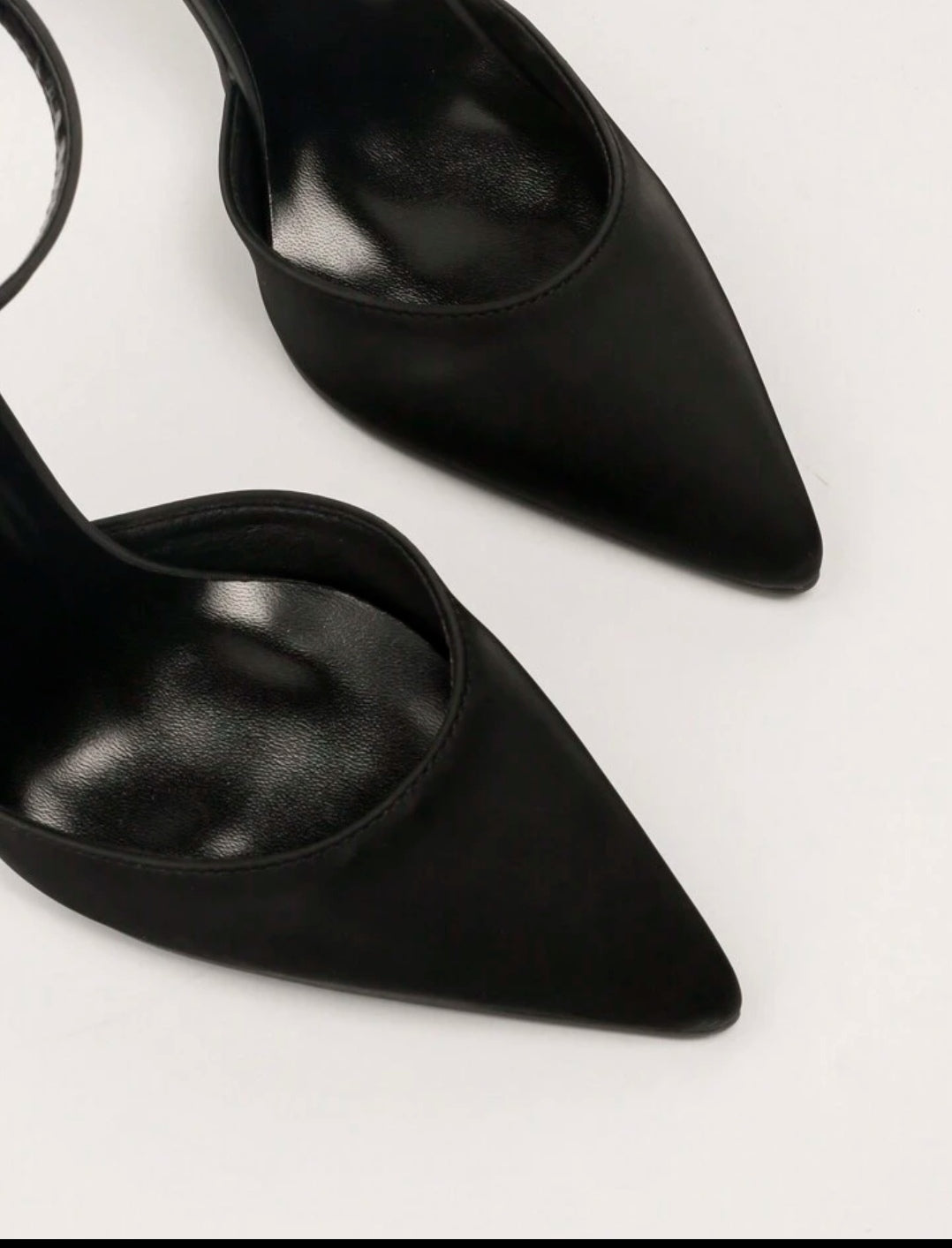 Luxurious and captivating women's footwear