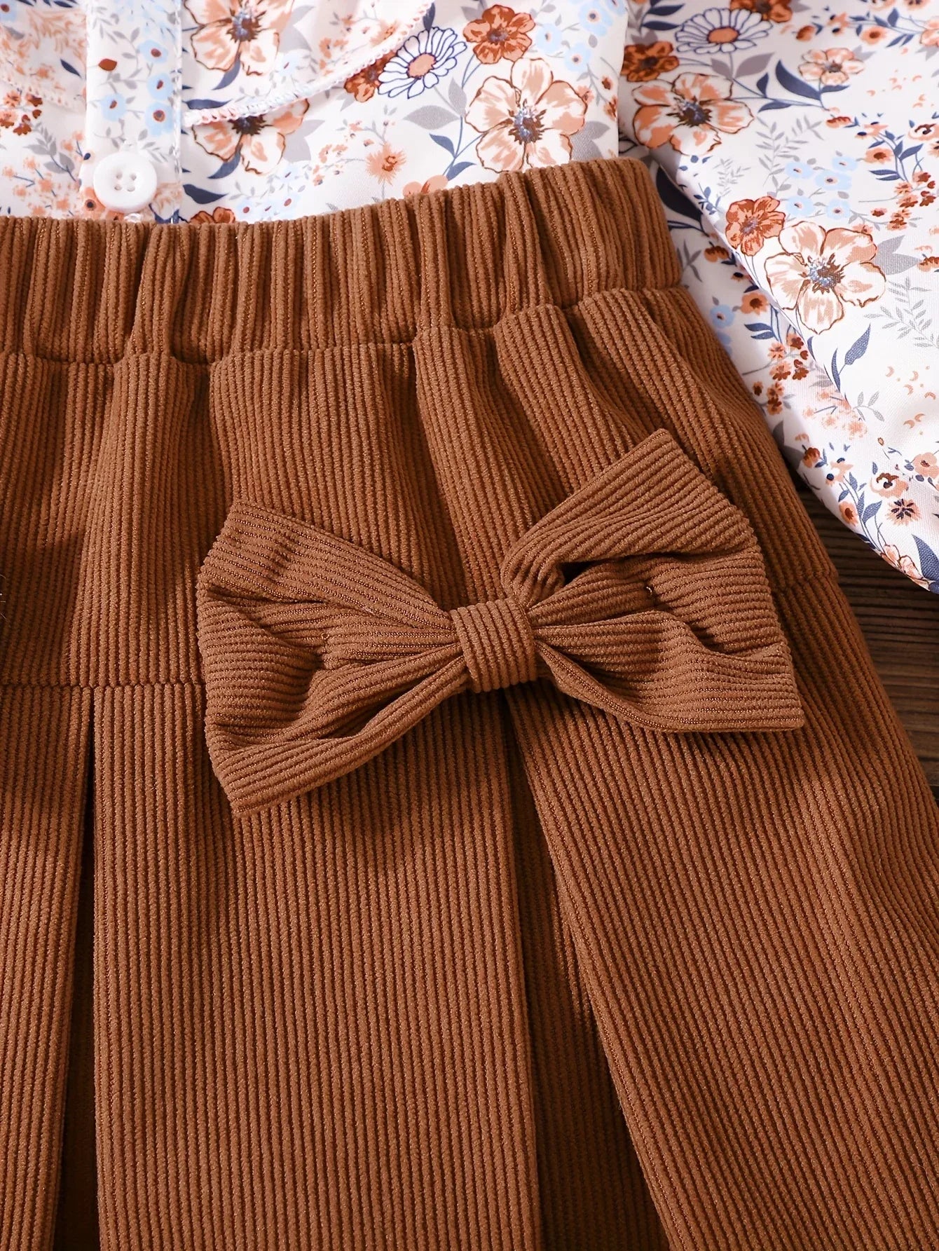 A Cute Outfit for Girls Featuring a Long-Sleeve Top with a Floral Print, Button- Collar, And Ruffled Design, Perfect for Spring And Autumn, Paired with a Khaki Bow Short Skirt, for Outdoor - alotasawkli