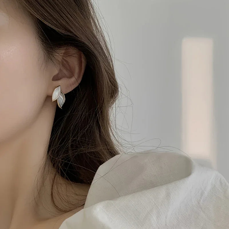 Women's Elegant Leaf Design Earrings, Fashionable Japanese and Korean Style - alotasawkli