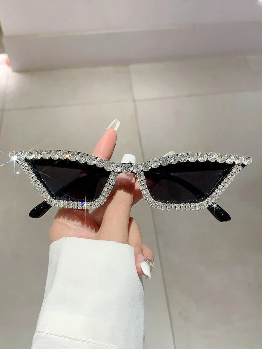 SHEIN-A single pair of women's sunglasses with a black cat-eye frame adorned with rhinestones - alotasawkli