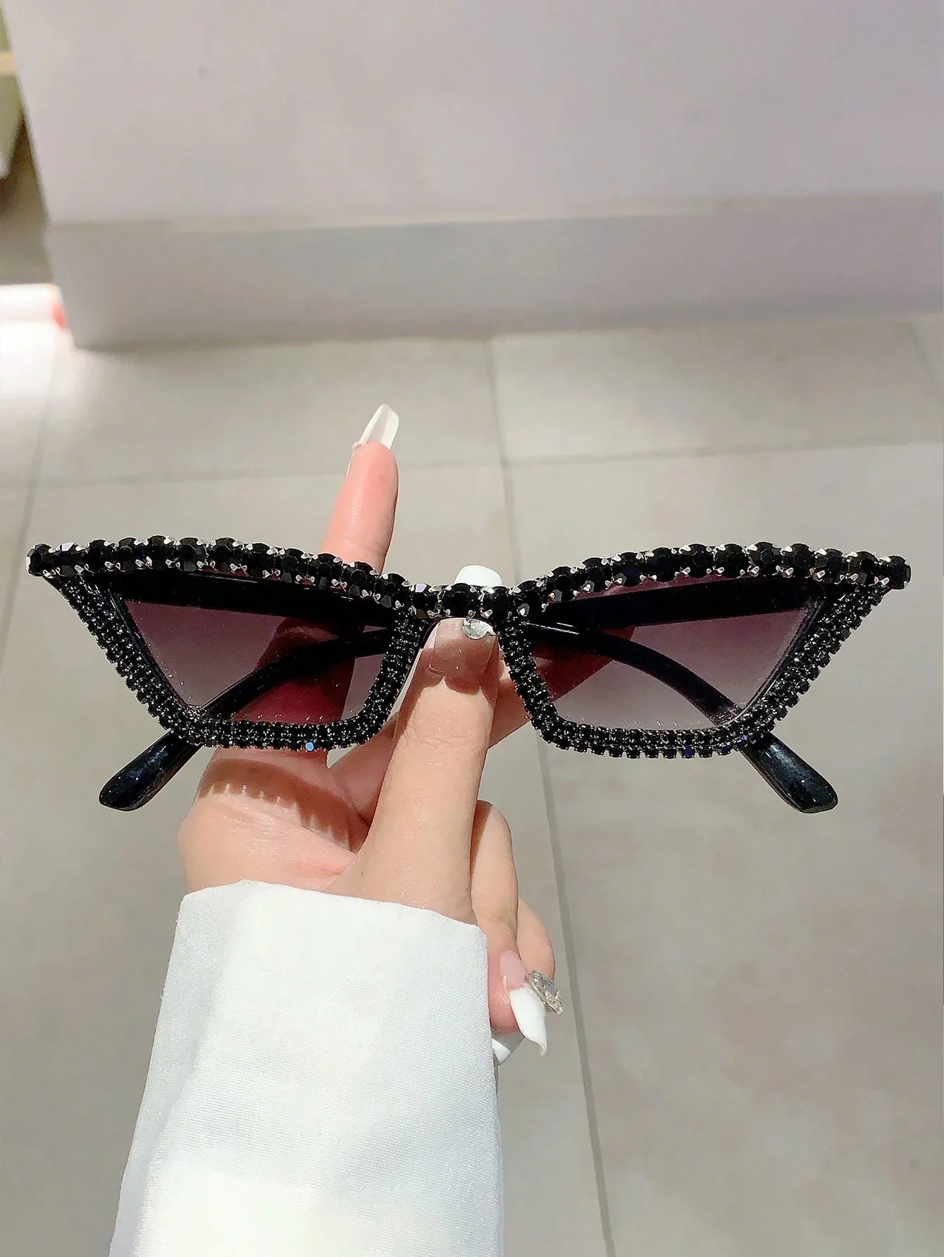 SHEIN-A single pair of women's sunglasses with a black cat-eye frame adorned with rhinestones - alotasawkli