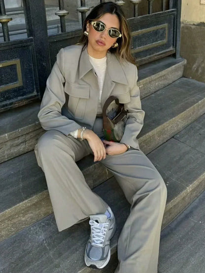 SHEIN-A simple women's suit consisting of a short jacket and casual pants - alotasawkli
