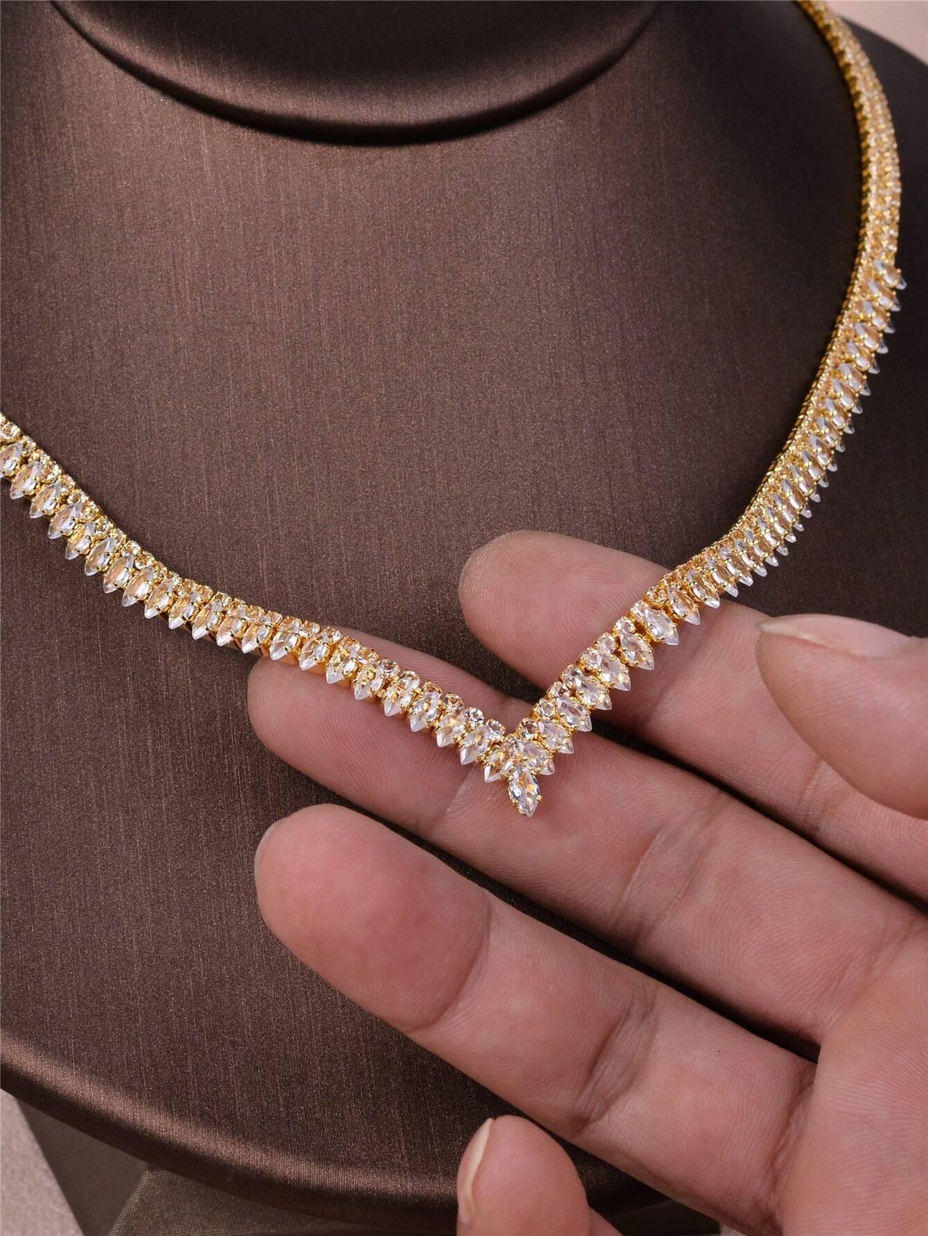 CORUIXI 4 قطع مجموعة مجوهرات فضية على شكل حرف V للنساء، زركونيا + قلادة مكعب زركونيا جديدة، أقراط، سوار، خاتم 4 قطع من إكسسوارات الماس مناسبة للارتداء اليومي - alotasawkli