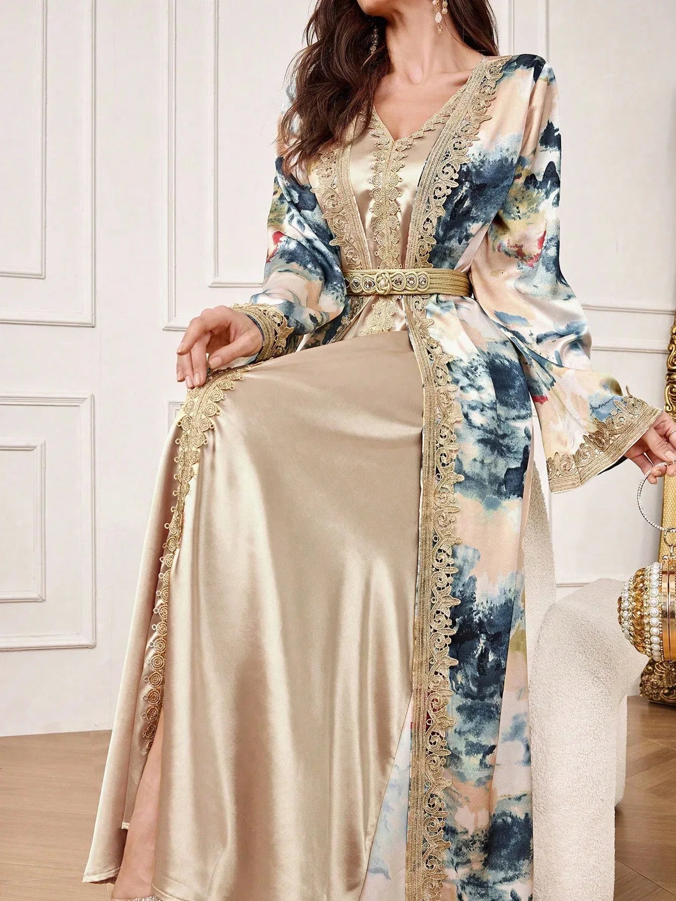 Al Najma فستان أنيق ذو نقشة زهرية وحشوة للمرأة, أناقة عربية, موسم الخريف, محتشم - alotasawkli