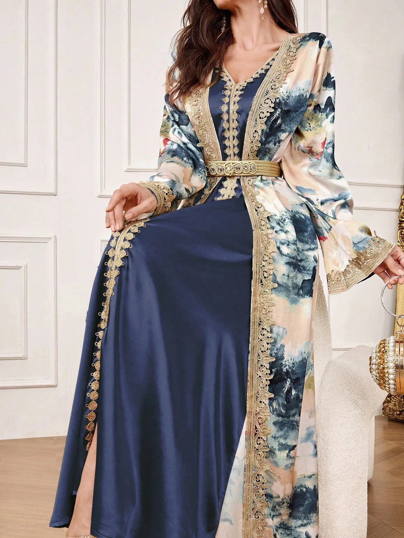 Al Najma فستان أنيق ذو نقشة زهرية وحشوة للمرأة, أناقة عربية, موسم الخريف, محتشم - alotasawkli