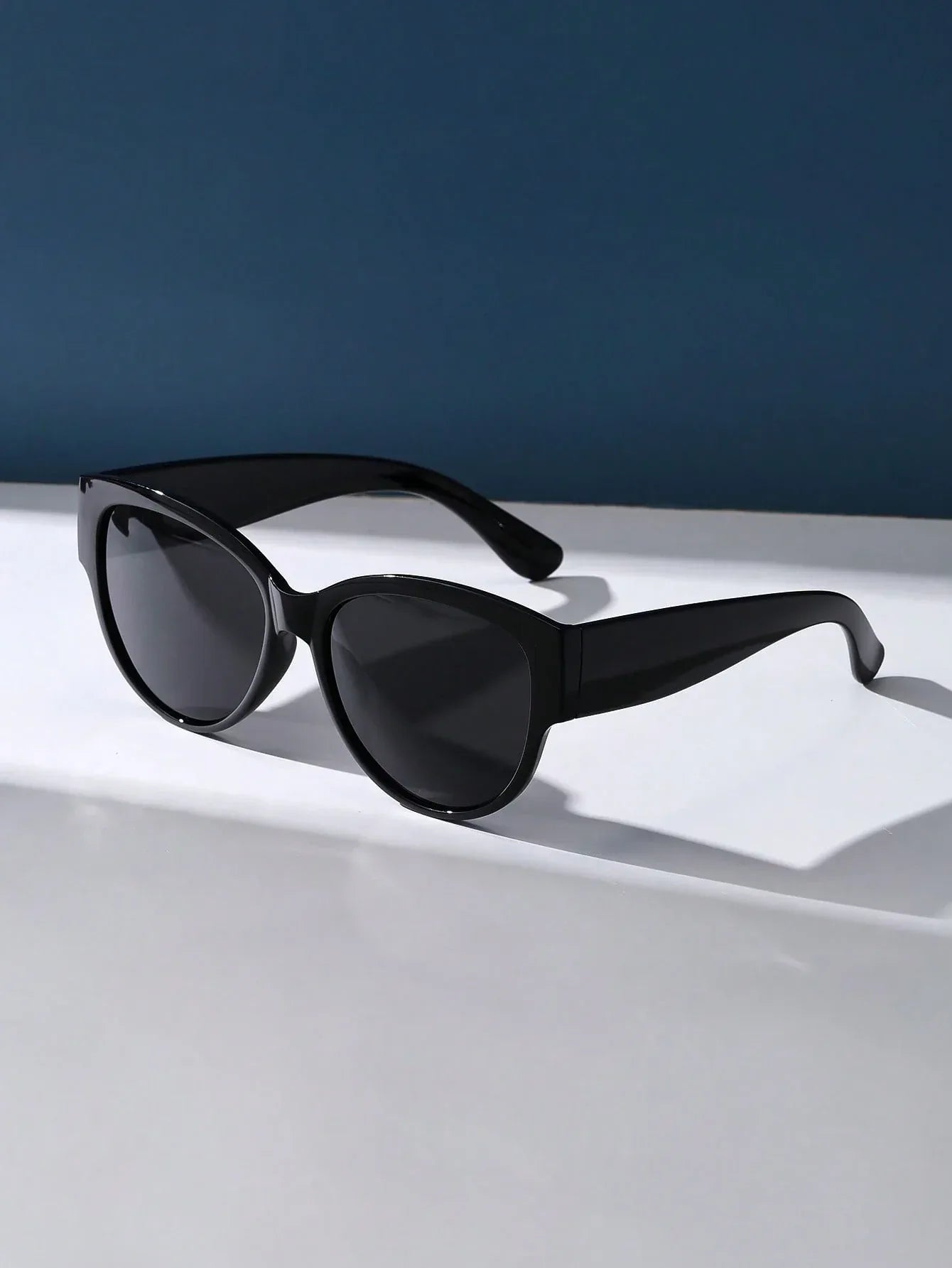 SHEIN-Polarized sunglasses, classic geometric plastic frame, unisex - alotasawkli