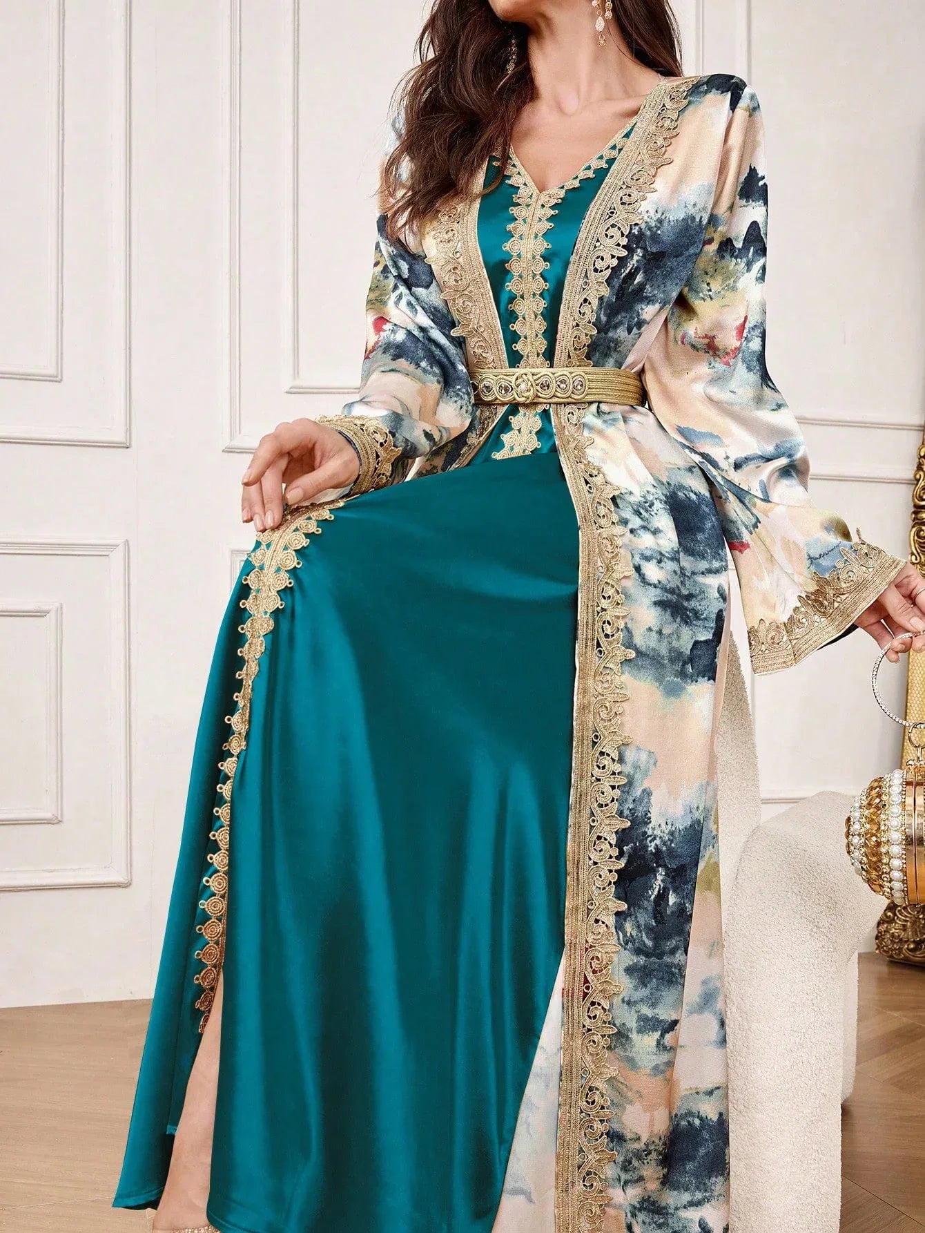 Al Najma فستان أنيق ذو نقشة زهرية وحشوة للمرأة, أناقة عربية, موسم الخريف, محتشم - alotasawkli