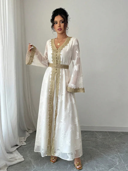 Rafferiza فستان للنساء ذو فتحة رقبة على شكل حرف V وأكمام طويلة مزخرف بلوحات من الدانتيل الذهبية الزهري - alotasawkli