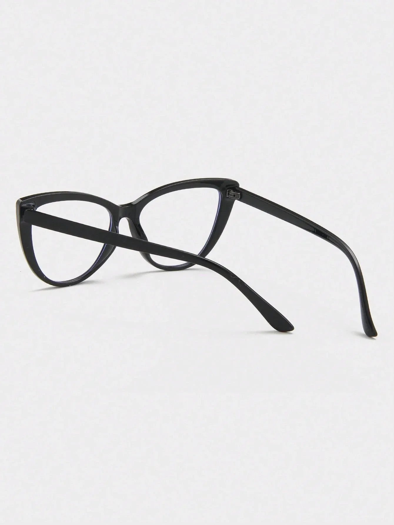 SHEIN-A pair of black cat-eye sunglasses with a polycarbonate frame - alotasawkli