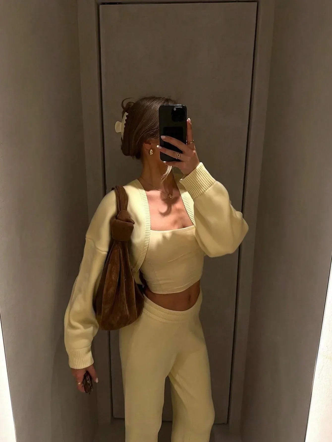 SHEIN-A two-piece casual acrylic sportswear. - alotasawkli
