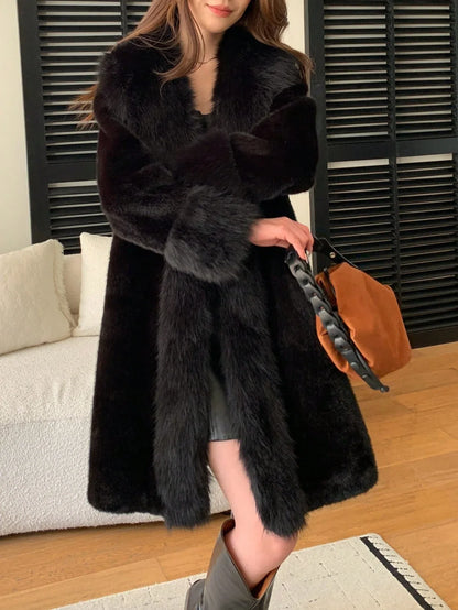 SHEIN-A luxurious, solid-color faux fur coat with a long collar - alotasawkli