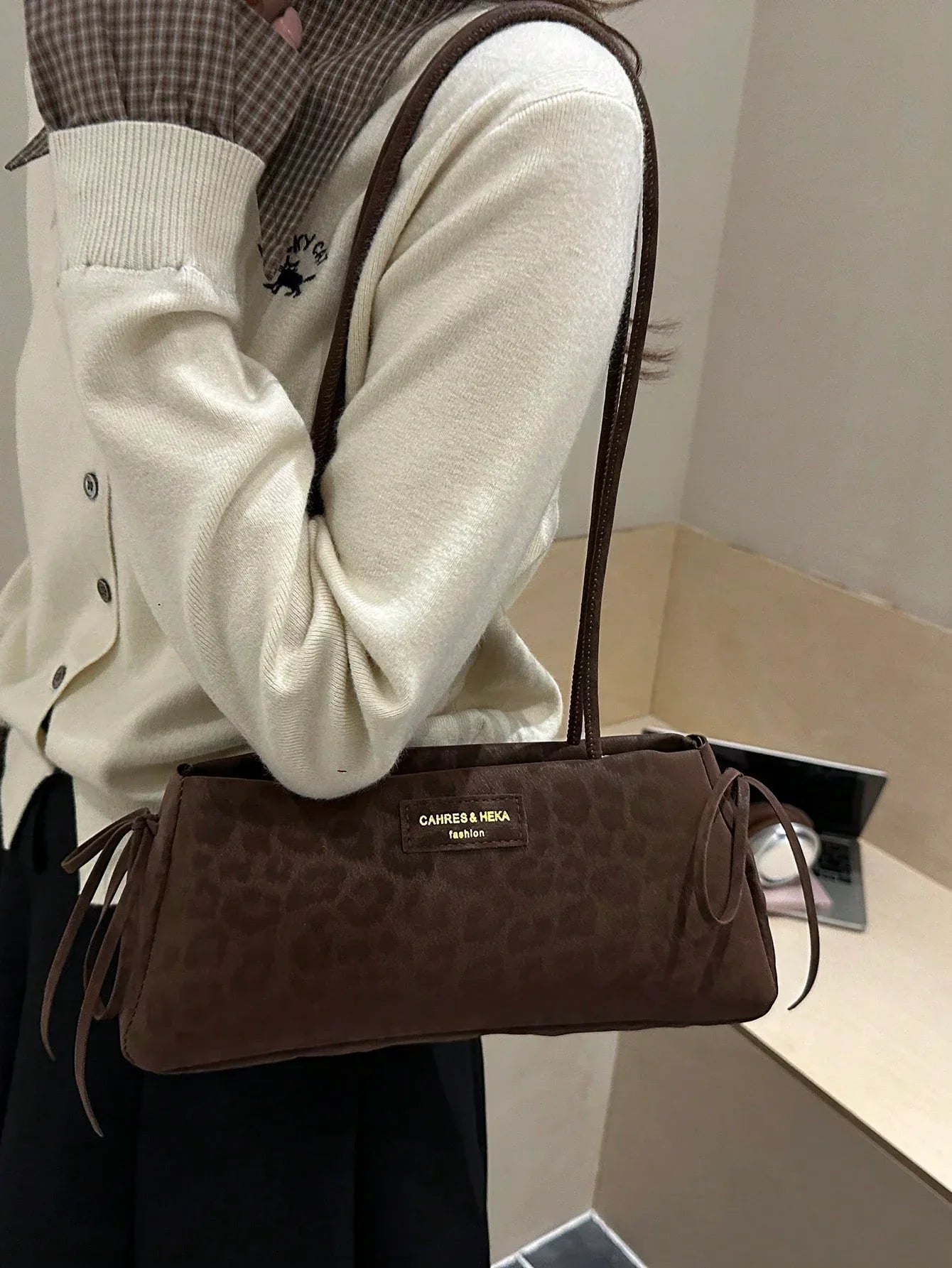 Trendy Leopard Print Handbag - alotasawkli