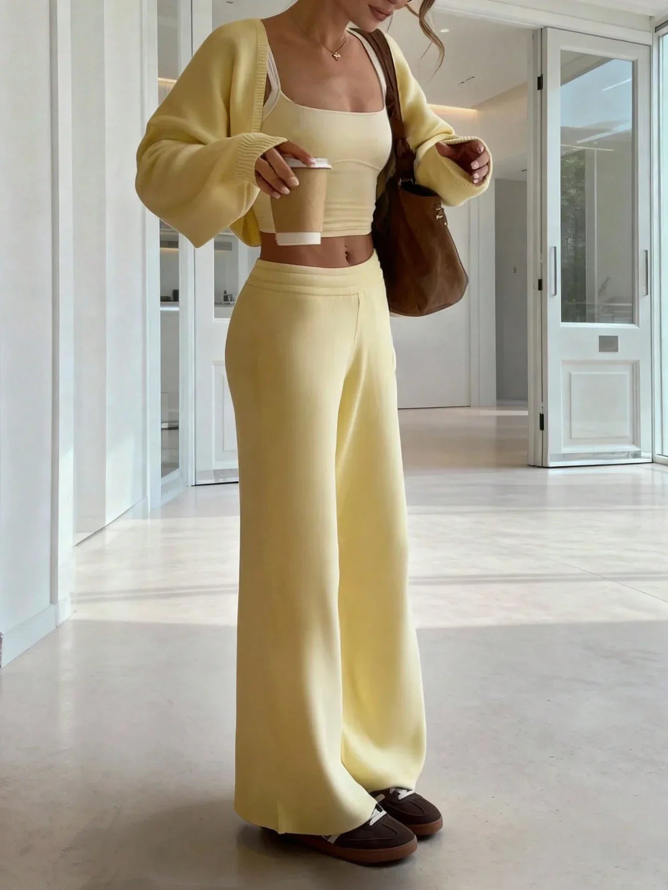 SHEIN-A two-piece casual acrylic sportswear. - alotasawkli