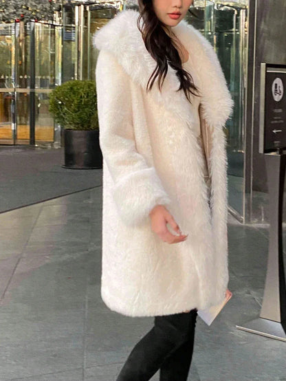 SHEIN-A luxurious, solid-color faux fur coat with a long collar - alotasawkli