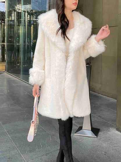 SHEIN-A luxurious, solid-color faux fur coat with a long collar - alotasawkli