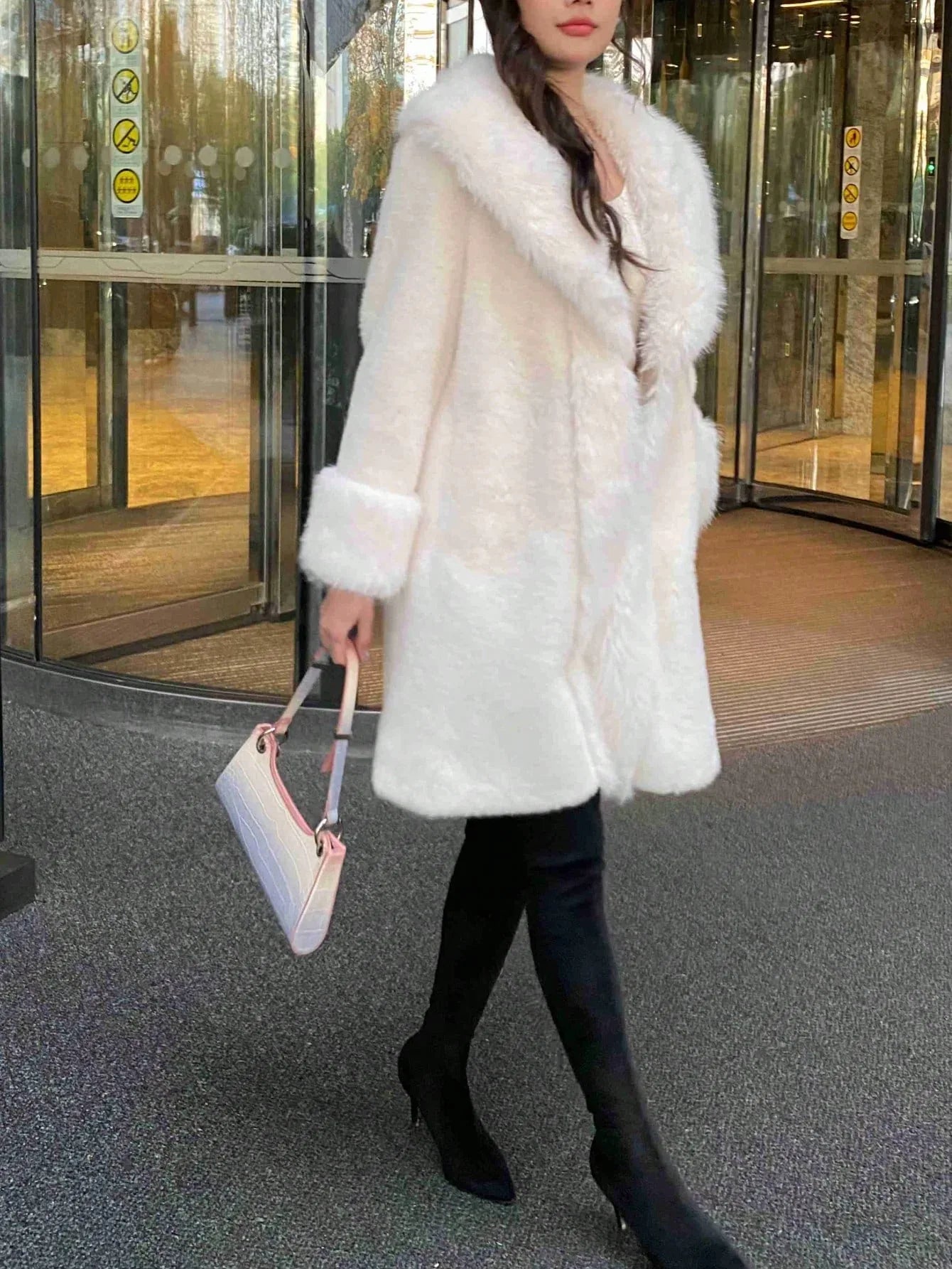 SHEIN-A luxurious, solid-color faux fur coat with a long collar - alotasawkli