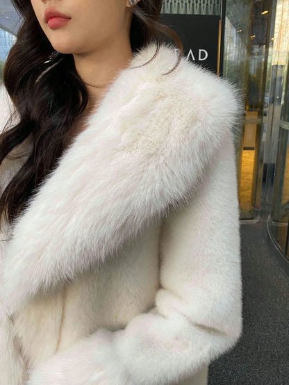 SHEIN-A luxurious, solid-color faux fur coat with a long collar - alotasawkli