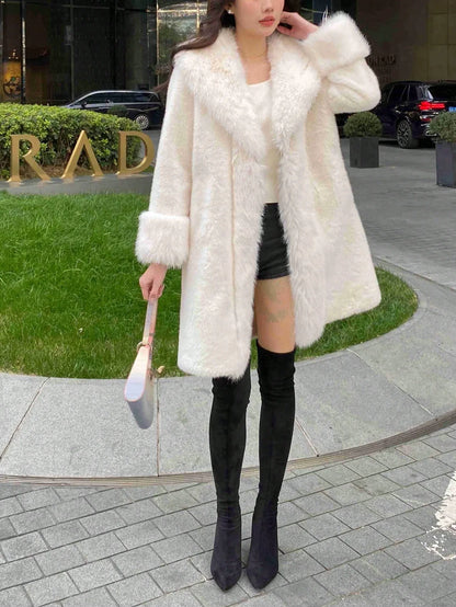 SHEIN-A luxurious, solid-color faux fur coat with a long collar - alotasawkli