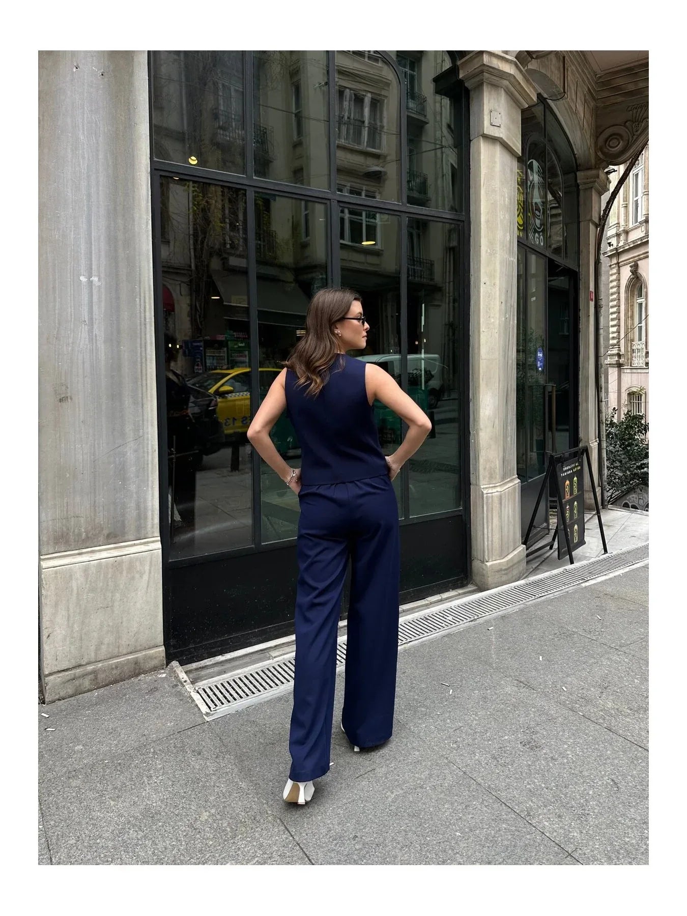 VOLT CLOTHING طقم جاكيت نسائي من قماش مزدوج مع شريط وأزرار ذهبية مفصلة - alotasawkli