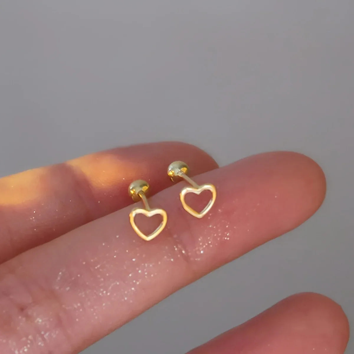 TEMU-A Set of Hollow Heart-Shaped Stud Earrings - alotasawkli