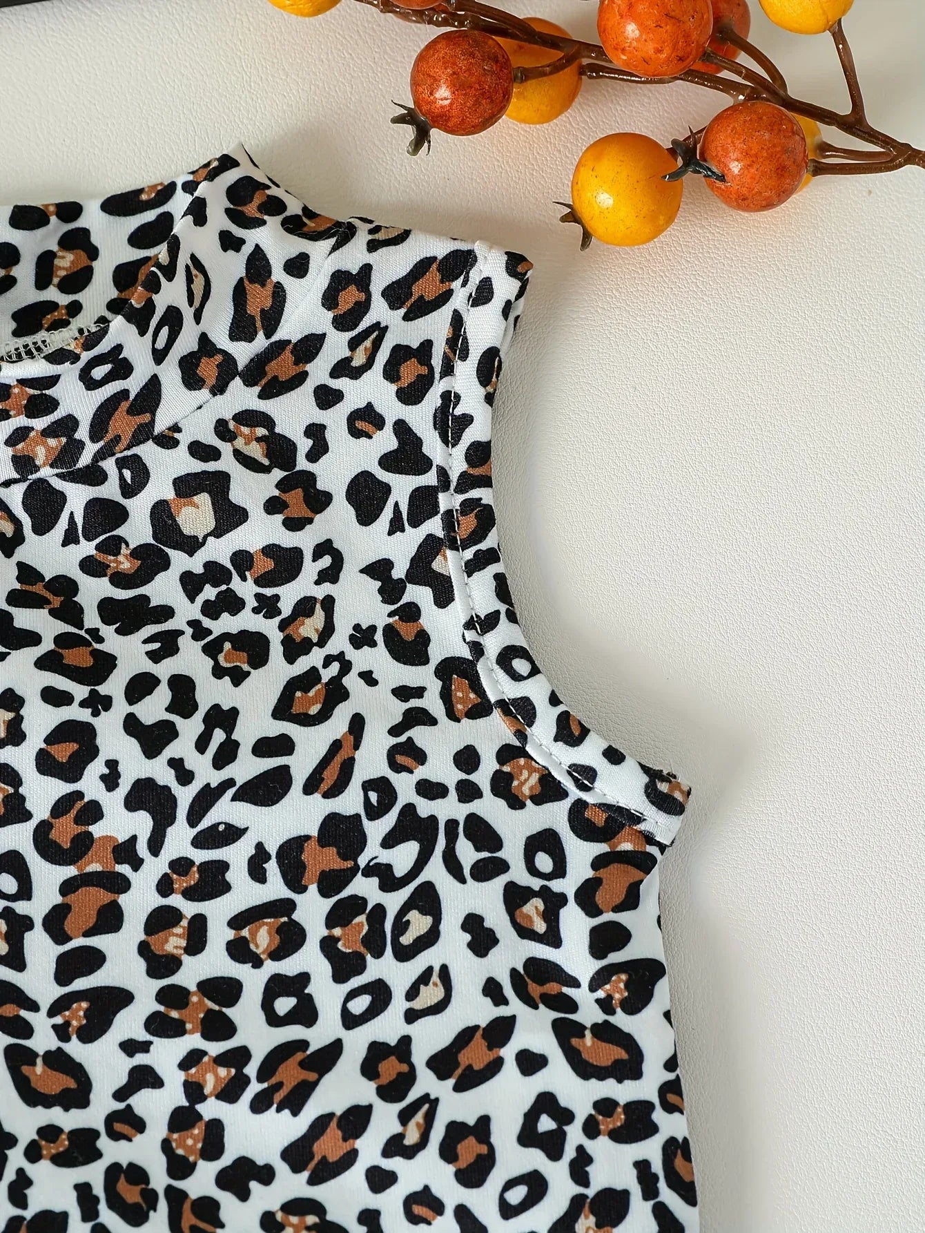 Girls' Autumn and Winter Leopard Print Vest + Solid Color Turn- Collar Jacket + Solid Color Pleated Skirt Fashion Street 3pcs Set, Perfect for Outdoor - alotasawkli