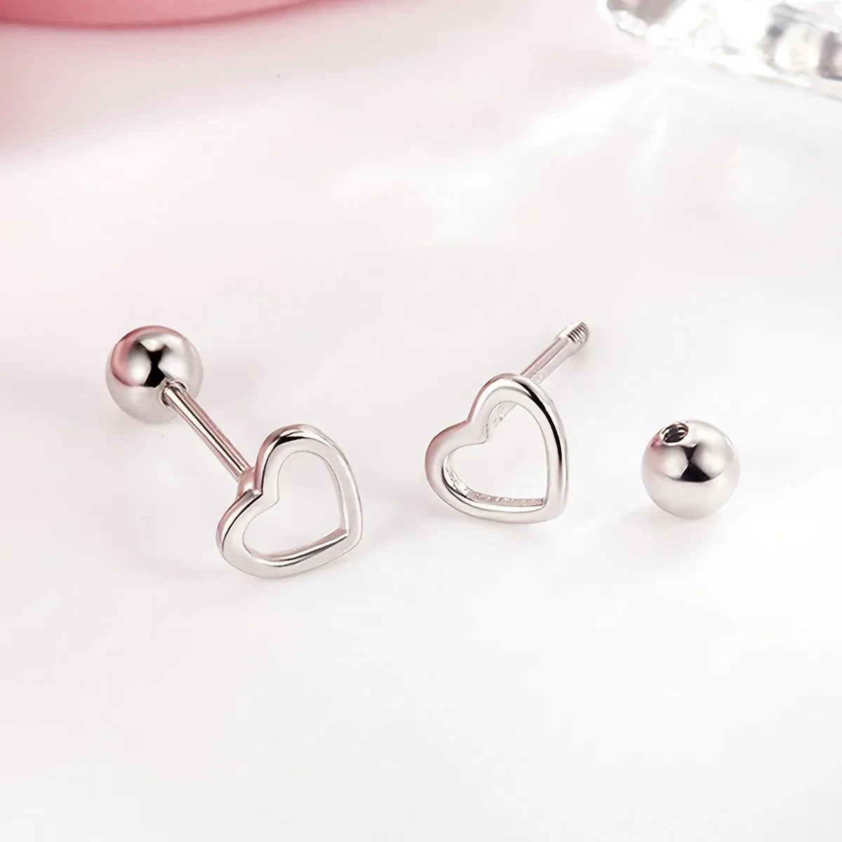 TEMU-A Set of Hollow Heart-Shaped Stud Earrings - alotasawkli