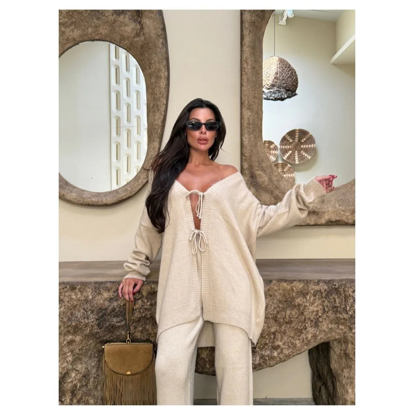 طقم نسائي من الكنزة مع بنطلون وربطة أمامية - alotasawkli