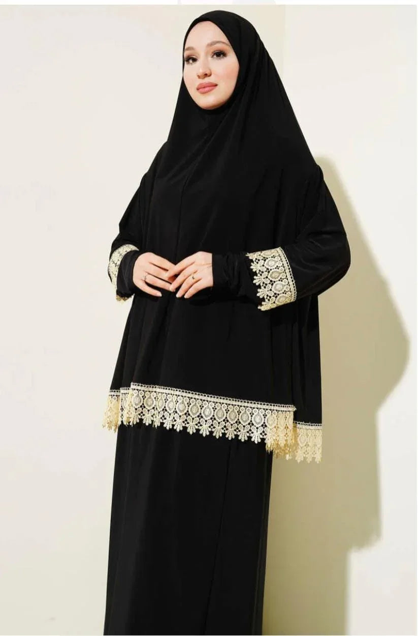 طقم إسدال صلاة ملكي قطعتين - مزين بالدانتيل الذهبي الفاخر - alotasawkli