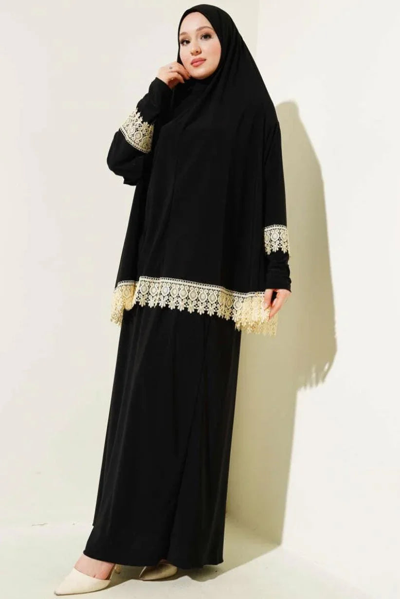 طقم إسدال صلاة ملكي قطعتين - مزين بالدانتيل الذهبي الفاخر - alotasawkli