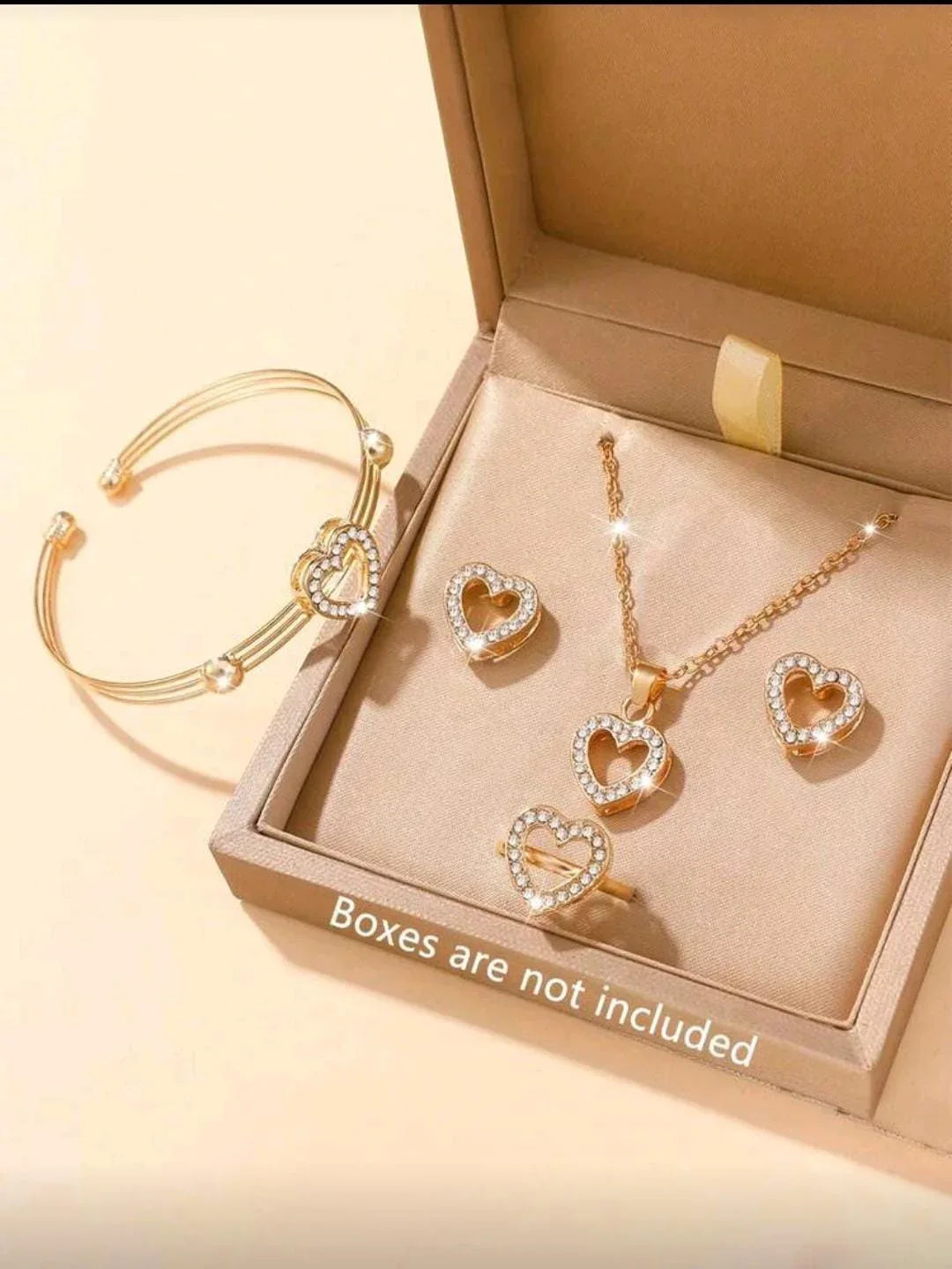 طقم مجوهرات "أناقة الحب" الذهبي - alotasawkli