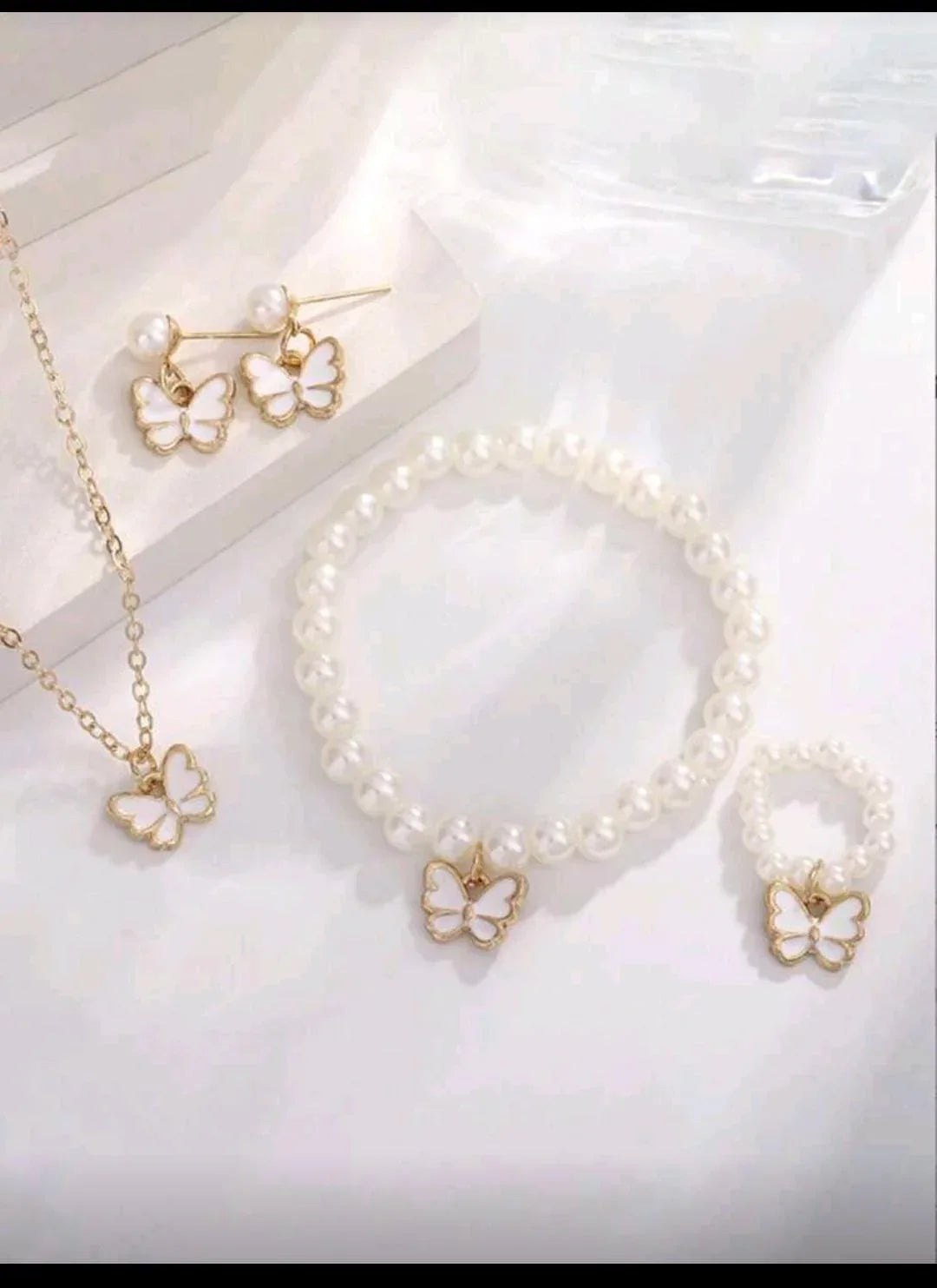 طقم "فراشة اللؤلؤ" الأبيض - alotasawkli