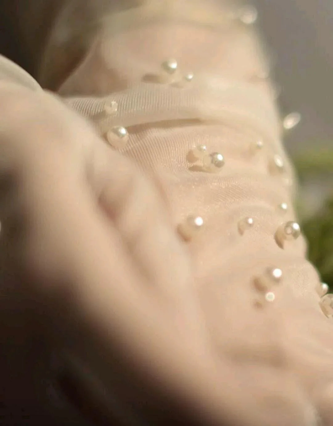 قفازات "تول الأوركيد" المرصعة باللؤلؤ - alotasawkli