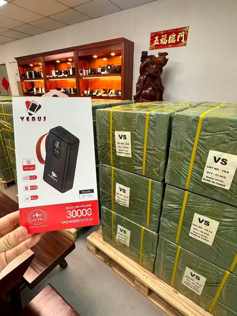 بنك طاقة VENUS بسعة ضخمة (30,000mAh)