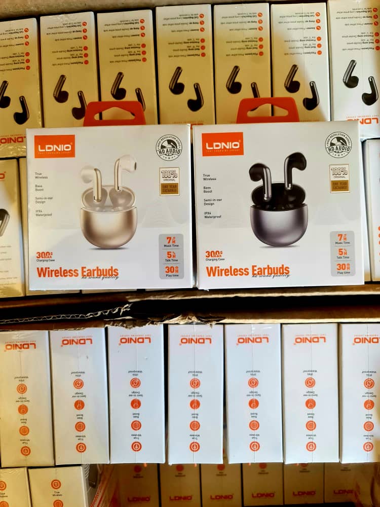 سماعات LDNIO اللاسلكية - صوت HD نقي مع بطارية تدوم طويلاً وتصميم مقاوم للماء