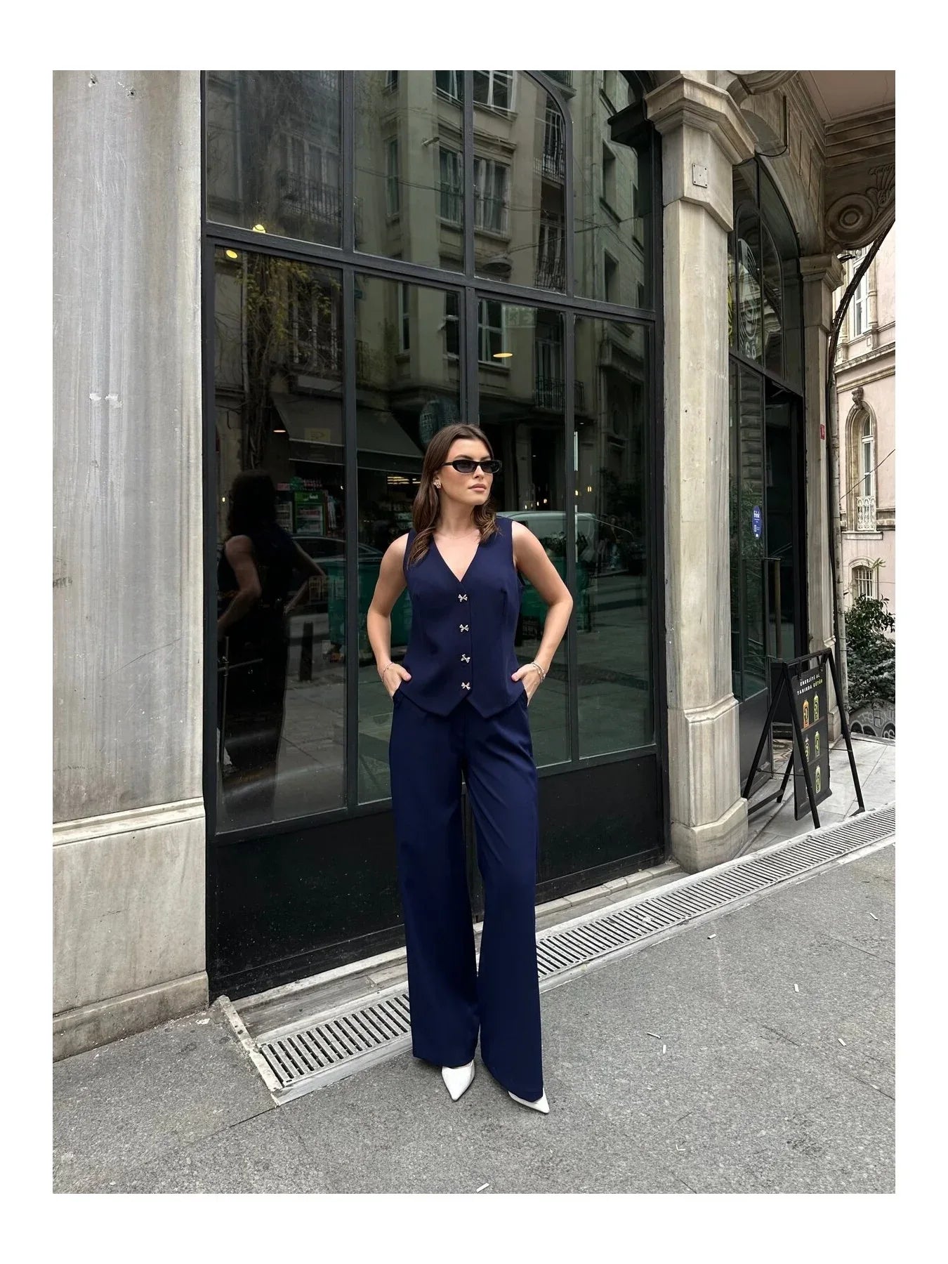 VOLT CLOTHING طقم جاكيت نسائي من قماش مزدوج مع شريط وأزرار ذهبية مفصلة - alotasawkli