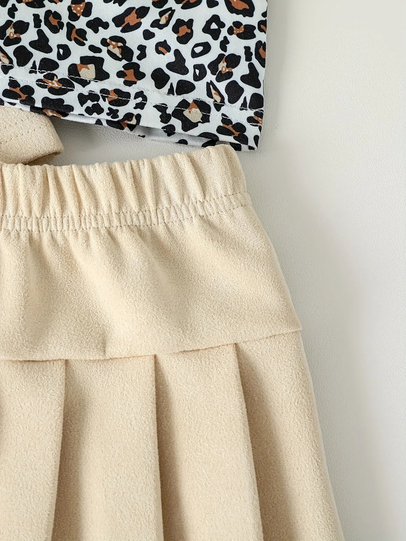 Girls' Autumn and Winter Leopard Print Vest + Solid Color Turn- Collar Jacket + Solid Color Pleated Skirt Fashion Street 3pcs Set, Perfect for Outdoor - alotasawkli