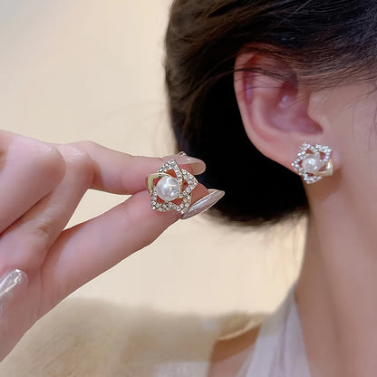 Elegant Floral Stud Earrings - Imitation Pearl, Zinc Alloy - alotasawkli