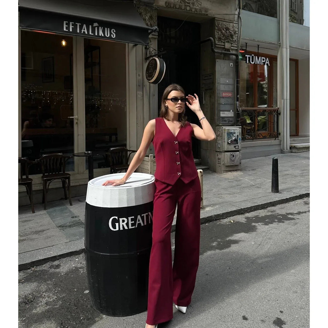VOLT CLOTHING طقم جاكيت نسائي من قماش مزدوج مع شريط وأزرار ذهبية مفصلة - alotasawkli