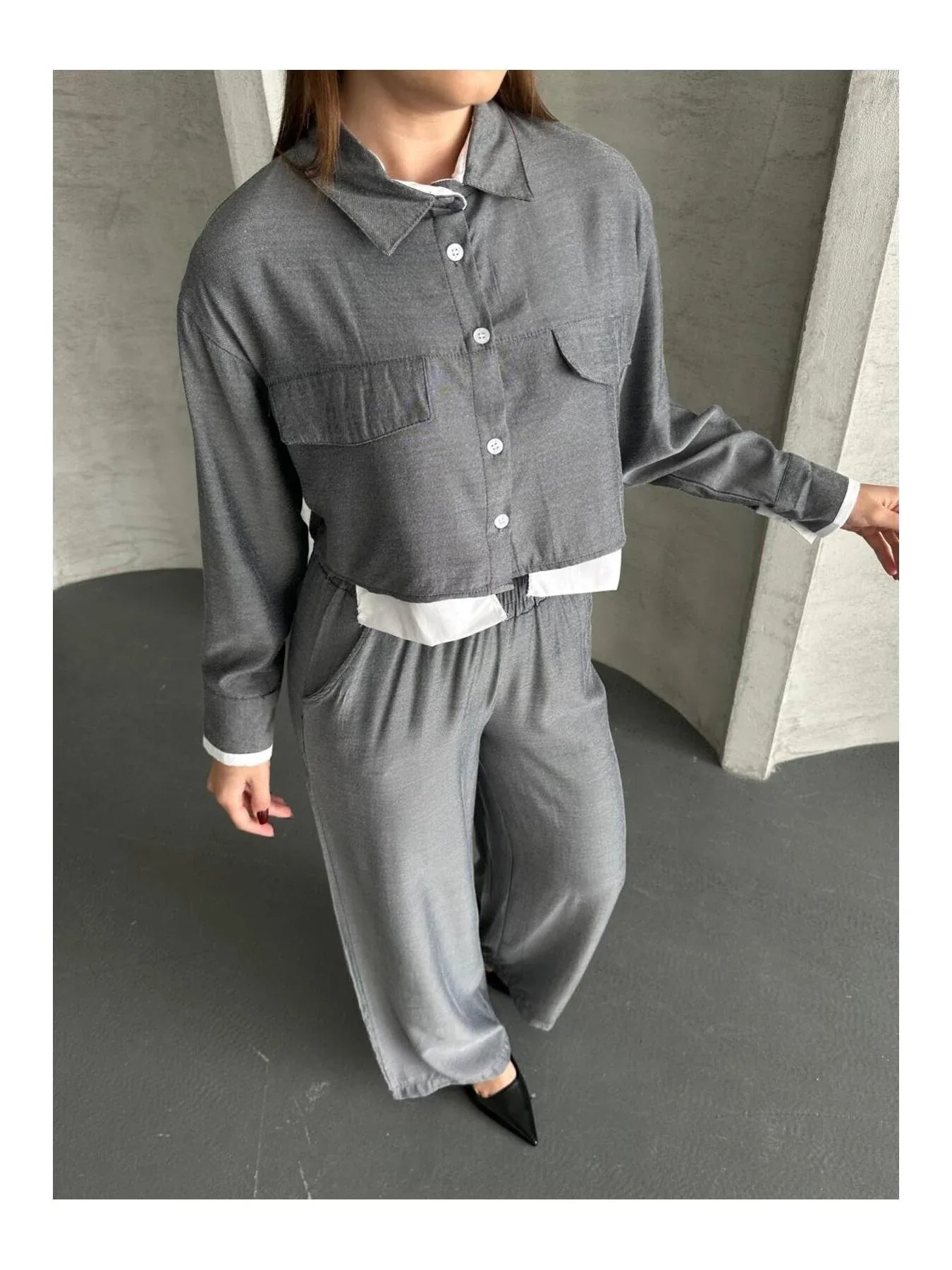 مجموعة قميص كروب واسع الأرجل للنساء من VOLT CLOTHING مع تفاصيل جيب - alotasawkli