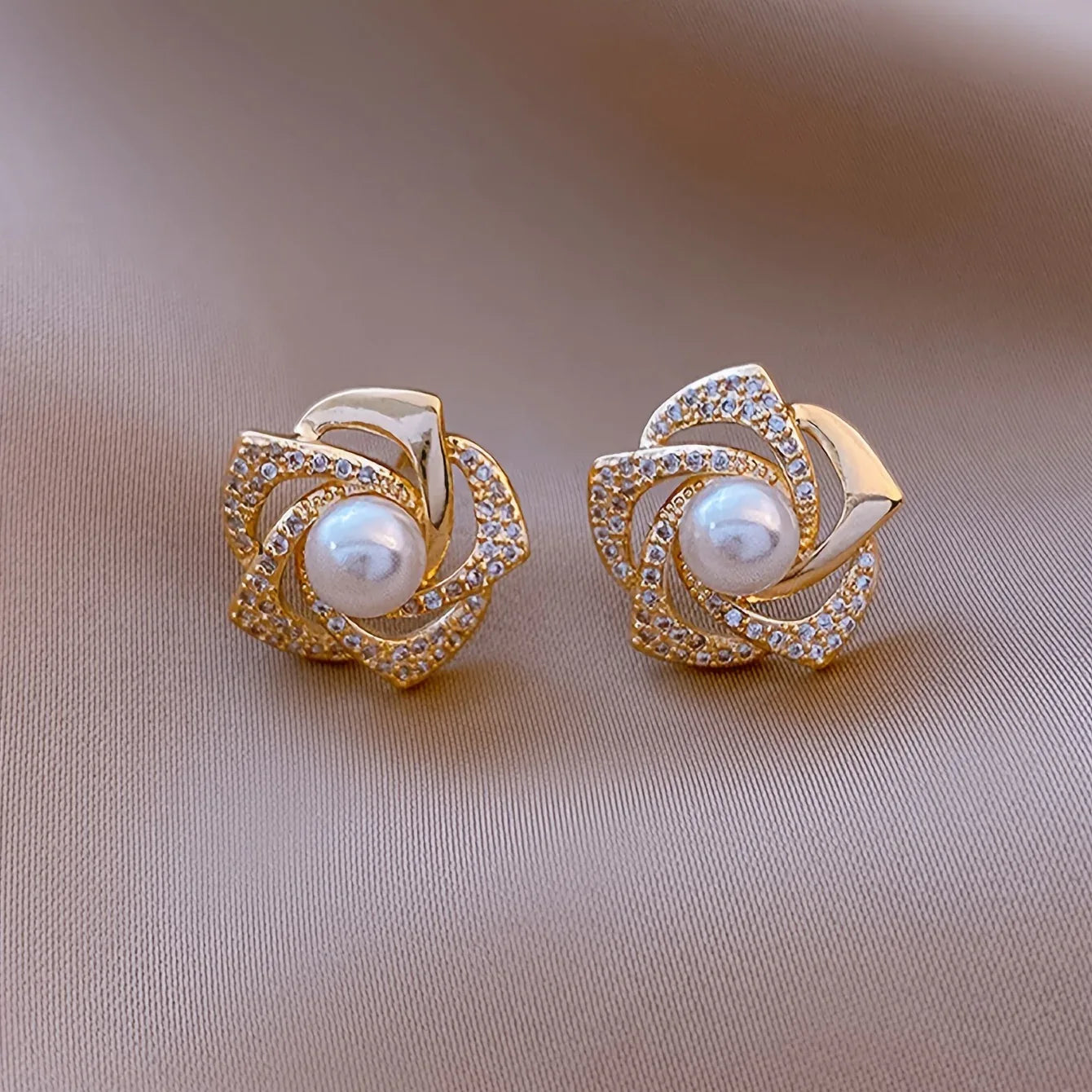 Elegant Floral Stud Earrings - Imitation Pearl, Zinc Alloy - alotasawkli