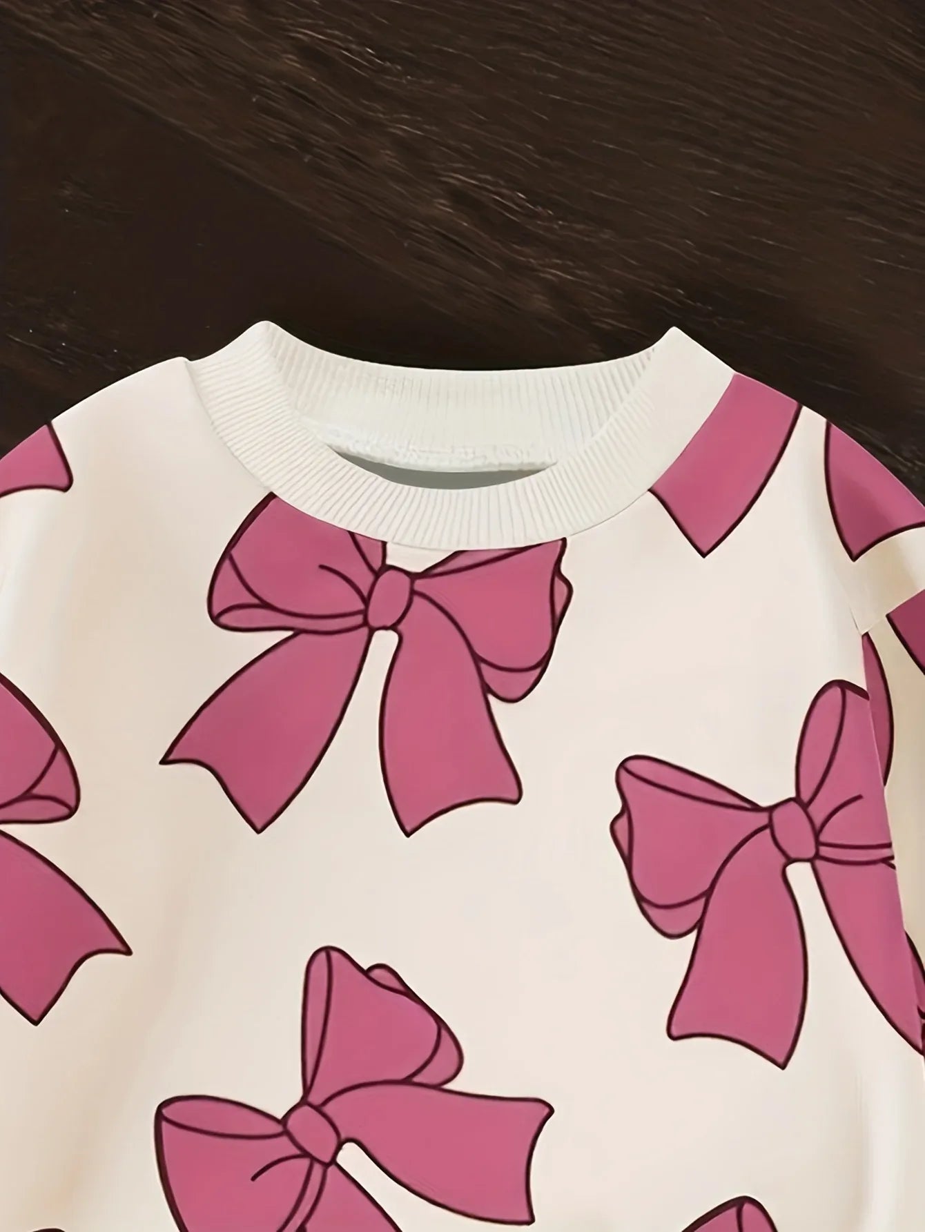 A Cute Cartoon Long-Sleeve Top with a Bow Pattern And Matching Long Pants Set for Baby Girls, Perfect for Outdoor Wear. - alotasawkli