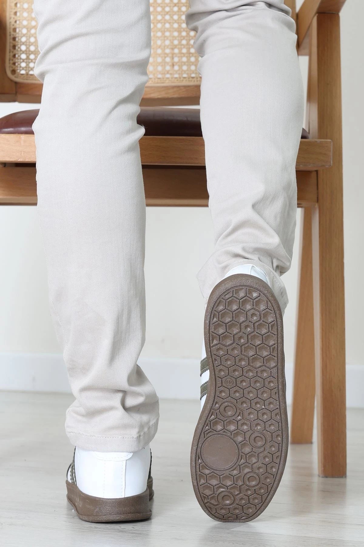 Men's White & Green Athletic Sneakers