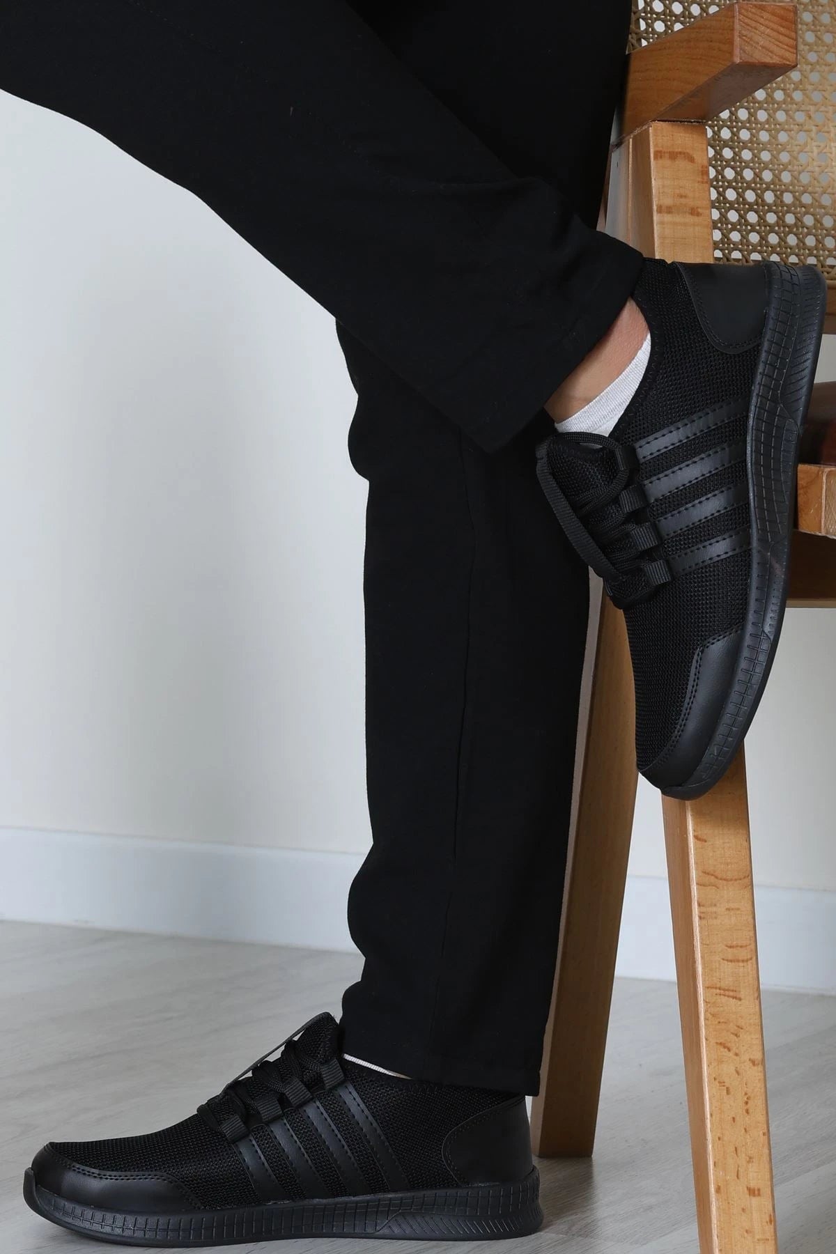 Men's Triple Black Urban Sneakers – Stealth Low-Top Trainers