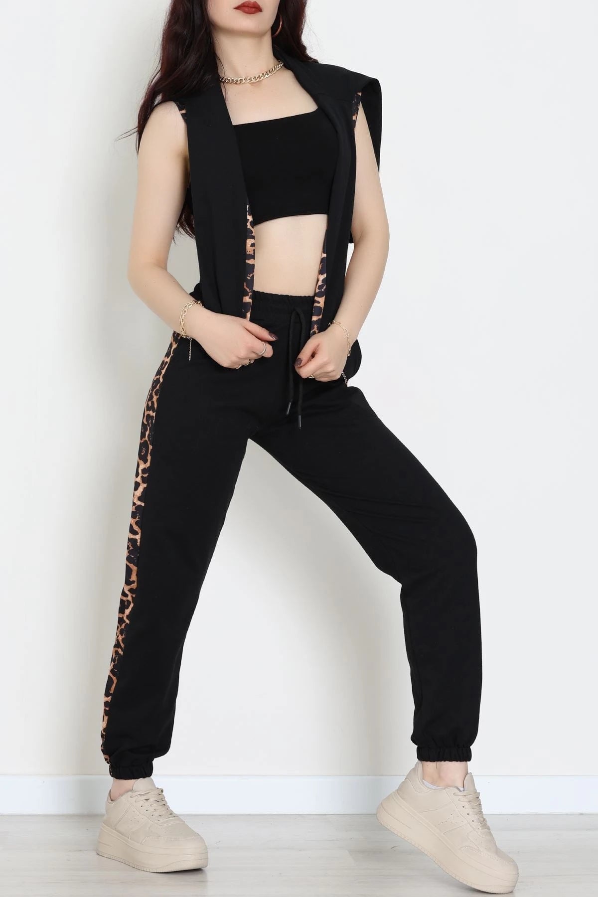 Women's Zippered Panel Two-Thread Tracksuit Set in Black