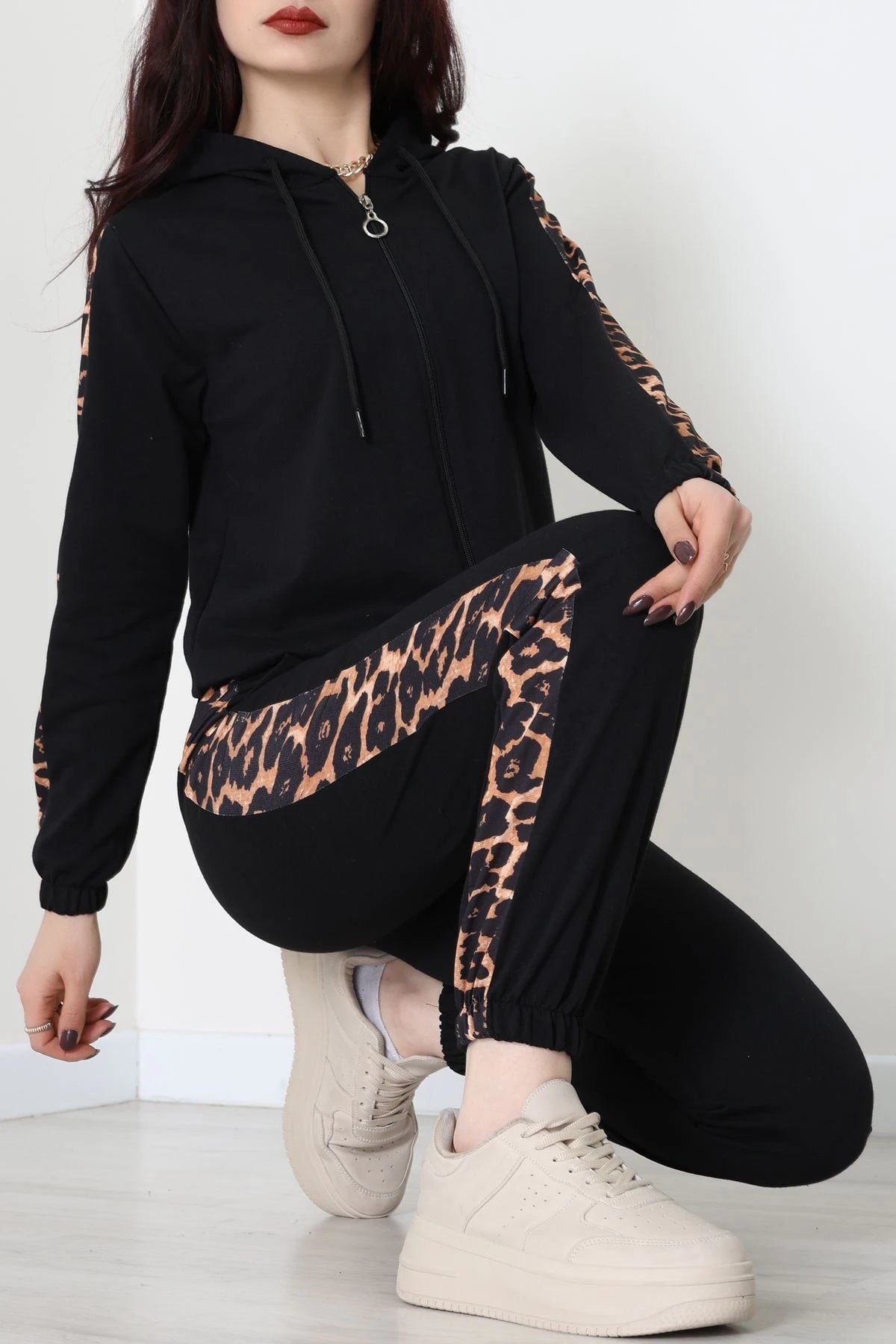 Women's Zippered Panel Two-Thread Tracksuit Set in Black