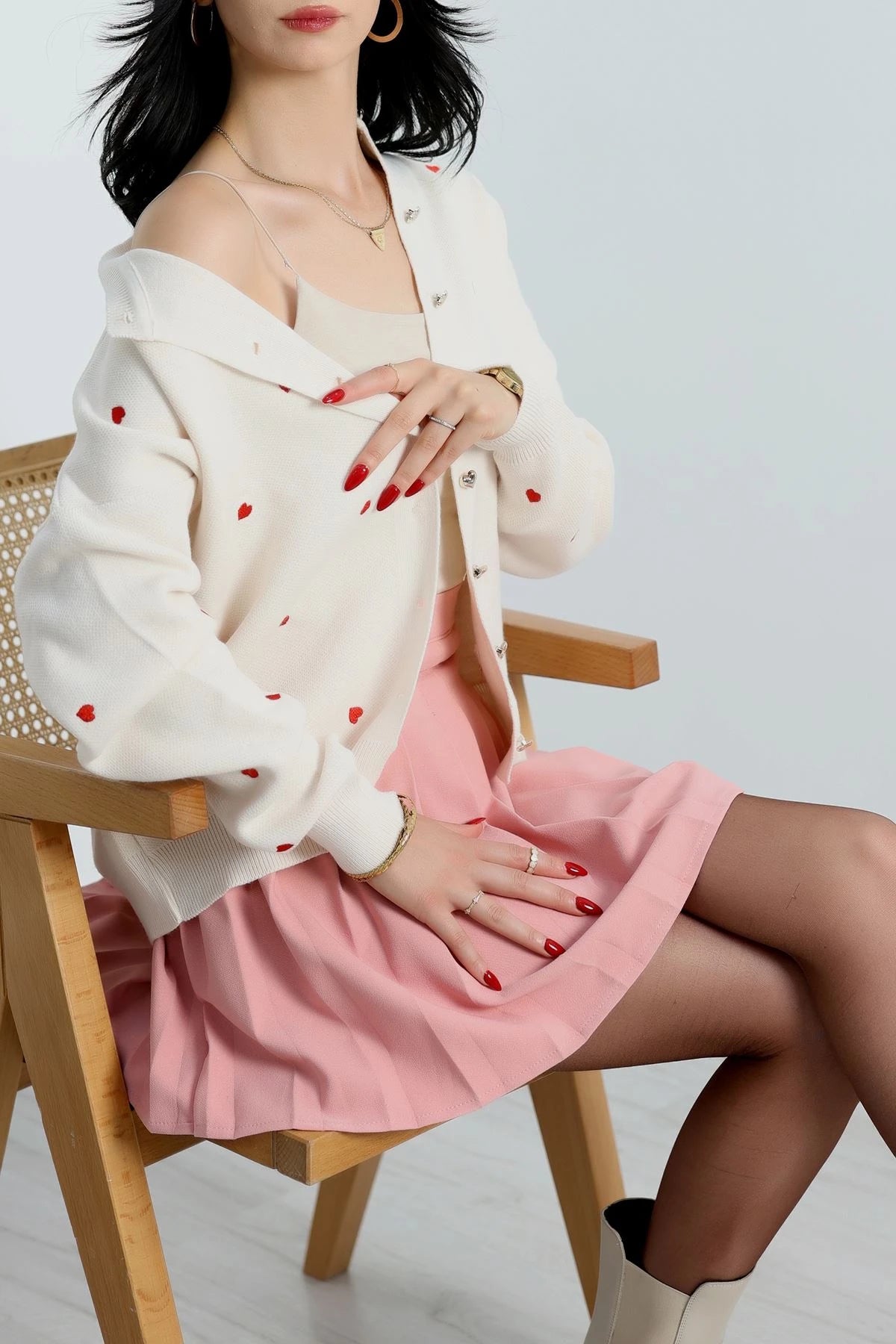 Women’s Heart Detail Knit Cardigan – Latte & Red