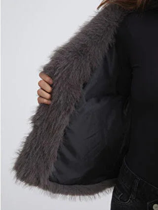 Grey Collar Women's Fur Coat - alotasawkli