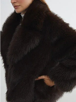 Brown Collar Women's Fur Coat - alotasawkli